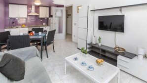 House, 2 Bedrooms, Terrace | Living area - Global Jardines Family 205 8859 (Salou)