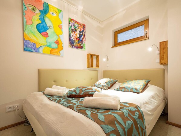 Unclassified image, 1 of 11, button