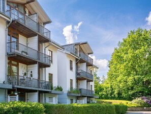 Unclassified image, 3 of 11, button