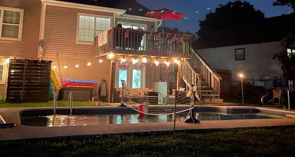 NEW LISTING! Home with a POOL, PARK, and close to Arrowhead & Kauffman!