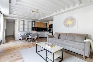 Fernseher, Stereoanlage