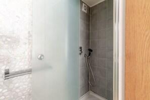 Hair dryer, towels - Blueground | Le Marais, elev & w/d, nr Pompidou (Paris)