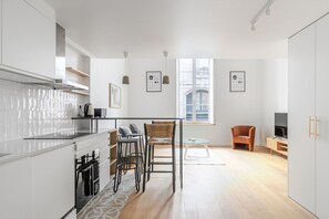 Interior - Blueground | Le Marais, elev & w/d, nr Pompidou (Paris)