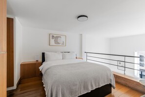 1 bedroom, iron/ironing board, WiFi, bed sheets - Blueground | Le Marais, elev & w/d, nr Pompidou (Paris)
