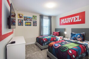 6 bedrooms, desk, iron/ironing board, WiFi - SPACIOUS HOME ON PRIVATE LOT - MOVIE & GAME ROOM, 3780 SF-12 PERSON DINING TABLE (Four Corners)