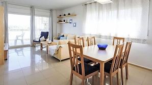 House, 4 Bedrooms, Terrace | Living area