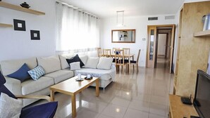 House, 4 Bedrooms, Terrace | Living area
