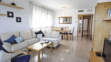 House, 4 Bedrooms, Terrace | Ruang tamu
