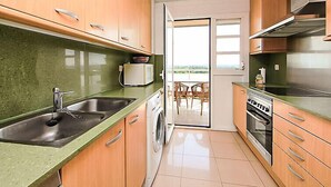 House, 4 Bedrooms, Terrace | Private kitchen