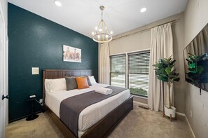 5 bedrooms, desk, iron/ironing board, travel cot