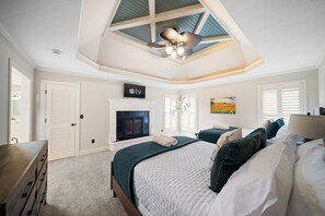 5 bedrooms, desk, iron/ironing board, travel cot