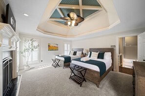 5 Schlafzimmer, Schreibtisch, Bügeleisen/Bügelbrett, Reisekinderbett