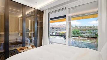 1 slaapkamer, een strijkplank/strijkijzer, wifi, beddengoed