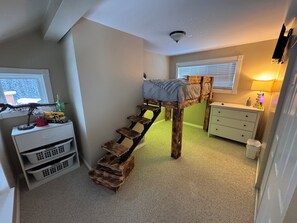 3 habitaciones, escritorio, tabla de planchar con plancha y wifi gratis 