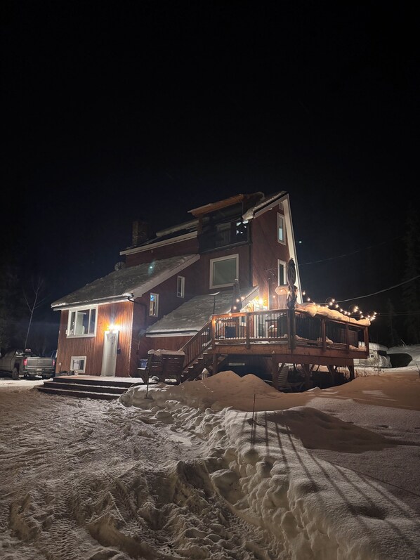 Exterior - Funky style house with the outdoors at your feet, yet within city limits! (Whitehorse)