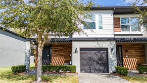 Exterior - Cozy 4BD Retreat with Pool and BBQ Near Disney Magic (Kissimmee)