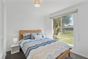 4 bedrooms, iron/ironing board, free WiFi, bed sheets