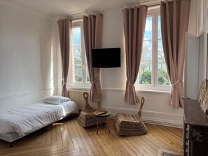 1 bedroom, iron/ironing board, free WiFi, bed sheets - Scandinavian bed and breakfast 3 minutes from the sea - Manoir de Conteville (Paluel)
