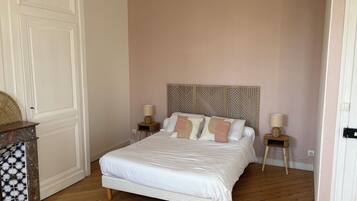 1 chambre, fer et planche à repasser, Wi-Fi gratuit, draps fournis