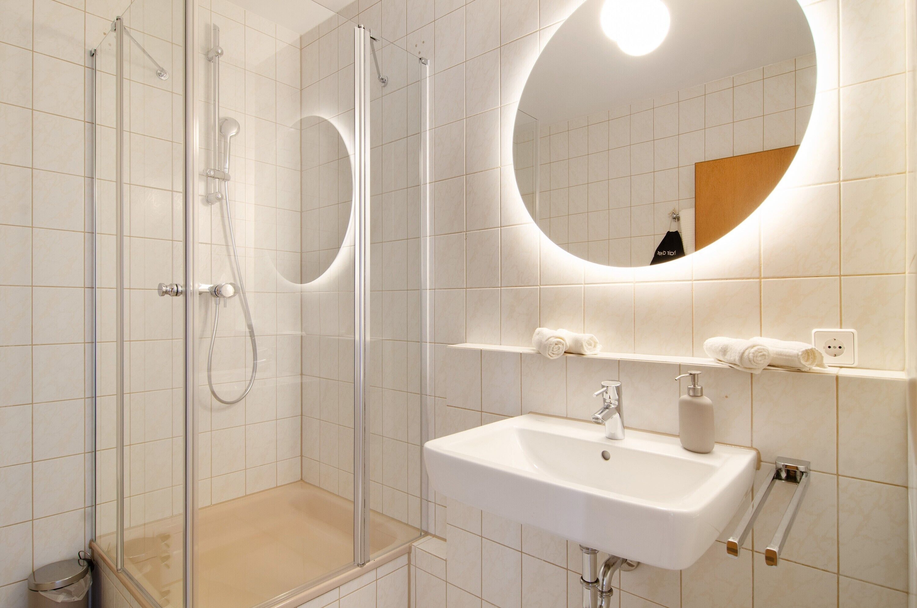 淋浴设施、吹风机、毛巾