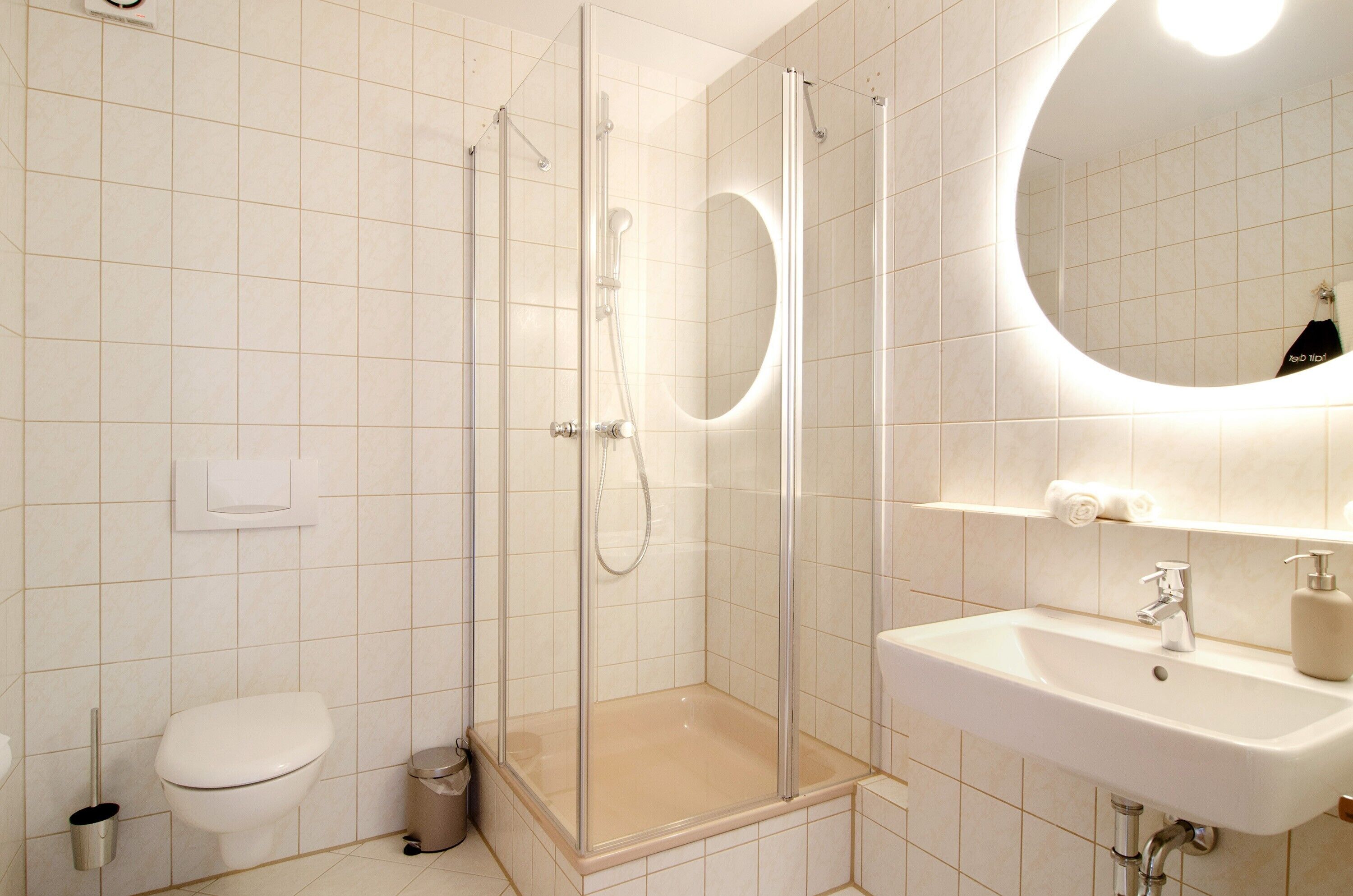 Dusche, Haartrockner, Handtücher