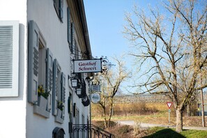 Exterior detail - Room 'Meersburg' with shared terrace and Wi-Fi (Salem)