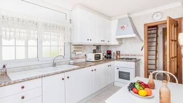 Réfrigérateur, micro-ondes, four, grille-pain