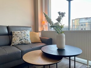 TV, table tennis, stereo