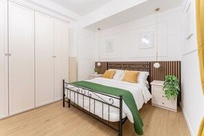 1 habitación, tabla de planchar con plancha, cuna de viaje y wifi 