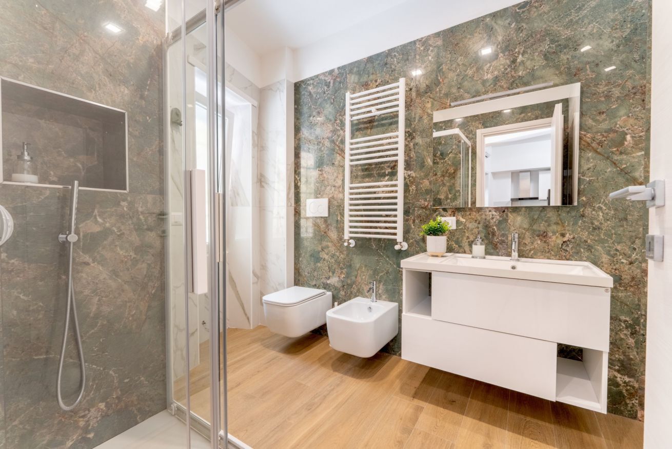 Shower, free toiletries, hair dryer, bidet