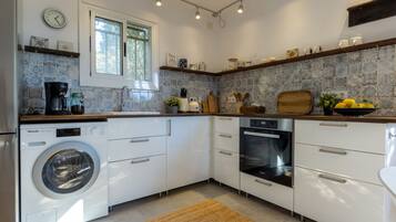 Fridge, microwave, oven, cookware/dishes/utensils