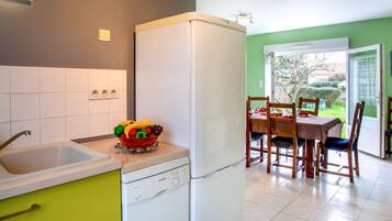 Réfrigérateur, micro-ondes, four, lave-vaisselle