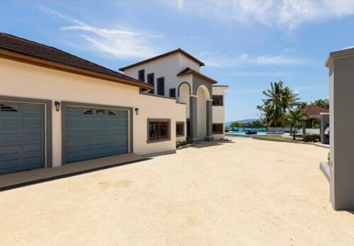 Panoramic Ocean View 6-bedroom villa - WiFi, AC min from Ocho Rios