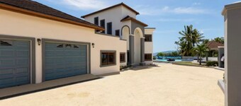 Panoramic Ocean View 6-bedroom villa - WiFi, AC min from Ocho Rios