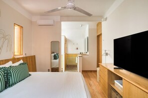 Iron/ironing board, WiFi, bed sheets