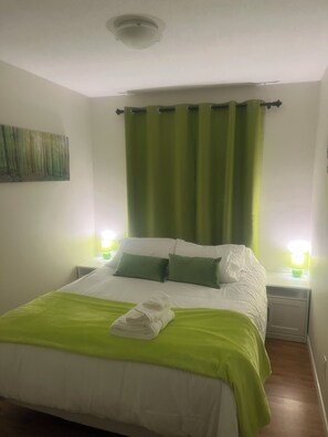 3 bedrooms, desk, iron/ironing board, travel crib