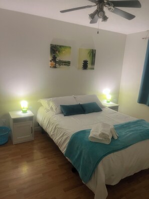 3 bedrooms, desk, iron/ironing board, travel cot - Sunny Stays: Cozy, Bright, and Perfect for Your Getaway. (Saskatoon)