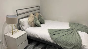 Iron/ironing board, WiFi, bed sheets