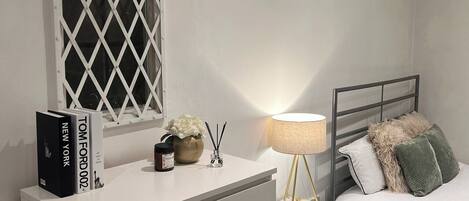 Iron/ironing board, WiFi, bed sheets