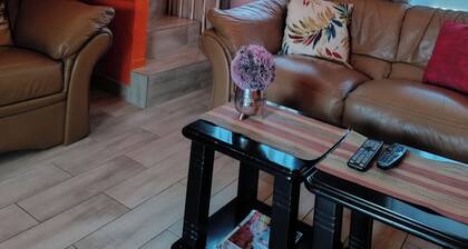 1 Bed Flat - Sleeps 2 - Parking - Wifi