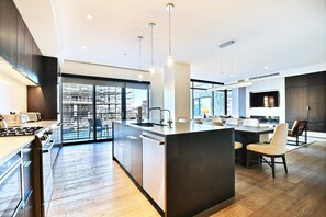 Condo, 3 phòng ngủ | Bếp riêng | Tủ lạnh, lò nướng, dụng cụ pha cà phê/trà 