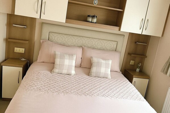 2 dormitorios, tabla de planchar con plancha, wifi y ropa de cama