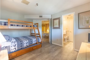 Apartamento, 3 habitaciones | Tabla de planchar con plancha, cunas (de pago), wifi gratis