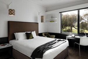 Standard-Plus King/Twin, Non-Smoking | Premium bedding, pillowtop beds, desk, laptop workspace