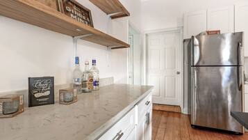 Mikrowelle, Ofen, Herdplatte, Geschirrspüler