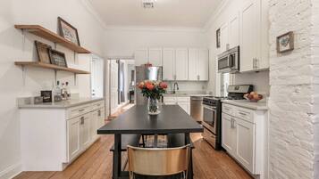 Mikrowelle, Ofen, Herdplatte, Geschirrspüler