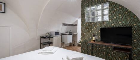 BĂŒgeleisen/BĂŒgelbrett, WLAN, BettwĂ€sche