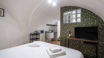 Iron/ironing board, WiFi, bed sheets