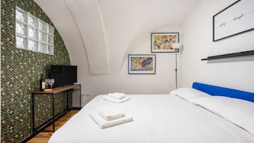 BĂŒgeleisen/BĂŒgelbrett, WLAN, BettwĂ€sche