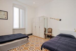 Unclassified image, 5 of 25, button